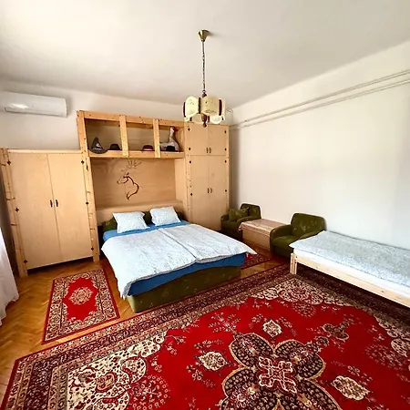 Feherlak 아파트 터터